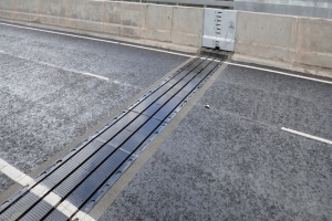 expansion joints 4